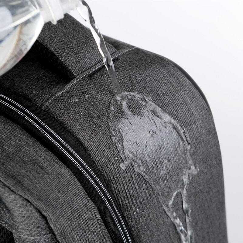 Mochila Executiva Romenzi RZ067 - Notebook 15`, Impermeável, Porta USB e Trava TSA