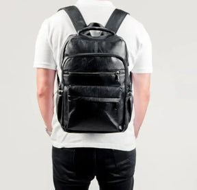 Mochila de Couro Masculina Romenzi RZ072 - Resistente à Água, com USB e Antifurto