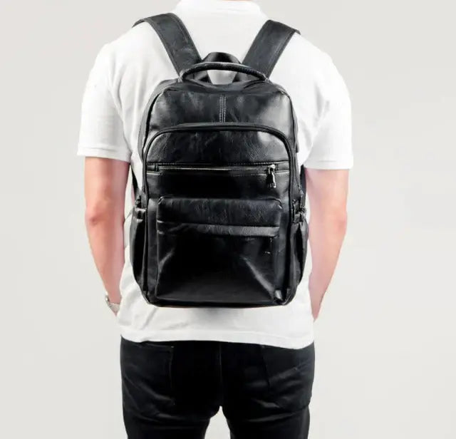 Mochila de Couro Masculina Romenzi RZ072 - Resistente à Água, com USB e Antifurto