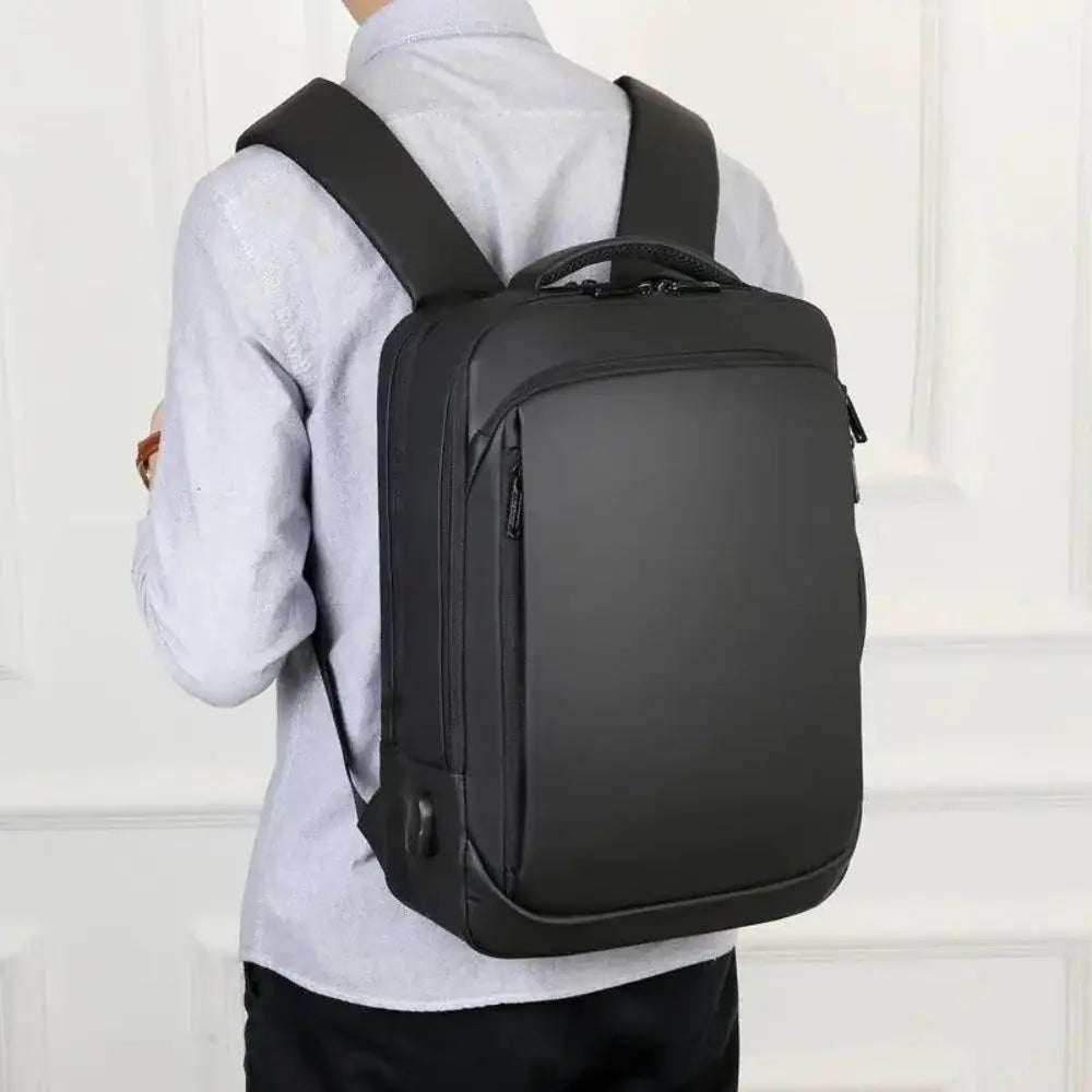 Mochila Executiva Romenzi RZ066 - Notebook 15`, Impermeável e Porta USB
